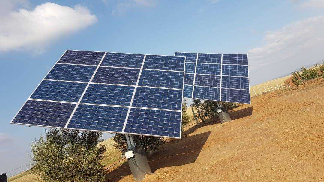 Villa autonome avec des panneaux solaires en Tunisie.