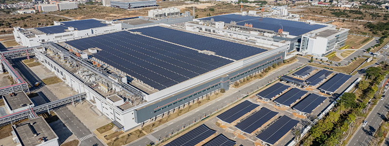 Graphique montrant la production solaire couvrant la consommation de l'usine